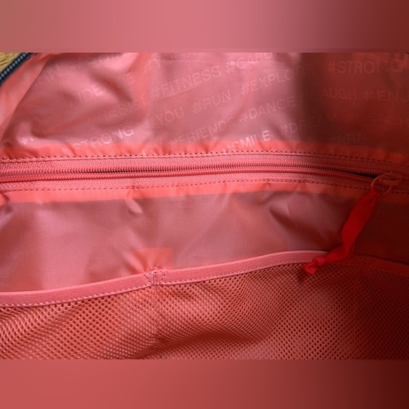 REEBOK DUFFLE/ YOGA BAG new - Picture 5 of 9